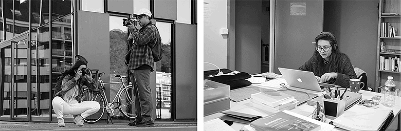 Étudiants en reportage photo et étudiante travaillant sur un ordinateur