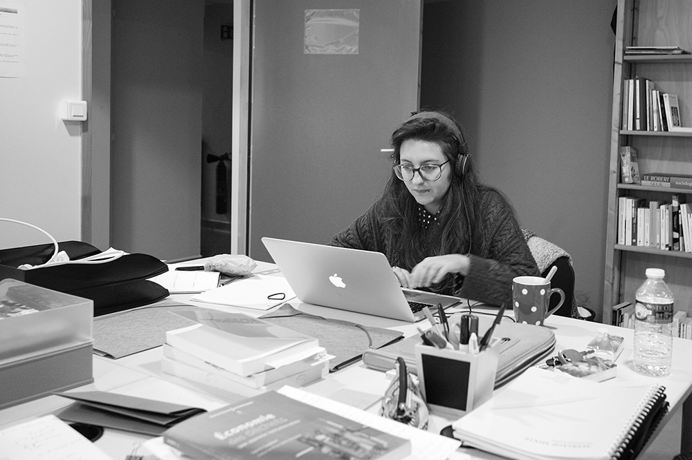 Inès au travail